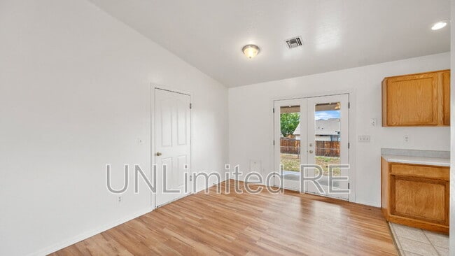 Building Photo - 6145 N Old McDonald Dr