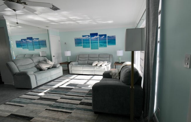 Building Photo - 3693 NE 20th Ave