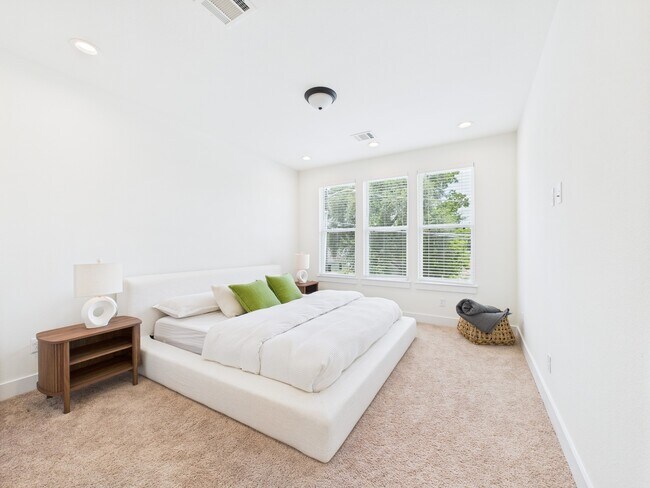 Building Photo - 4306 Idaho St