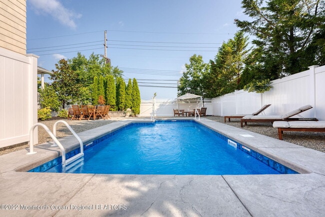 Building Photo - 322 Broadway