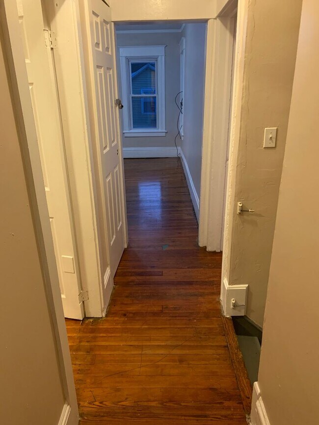 Building Photo - 168 Downs St