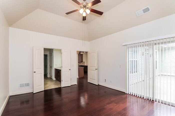 Building Photo - 229 Highland Village Ln