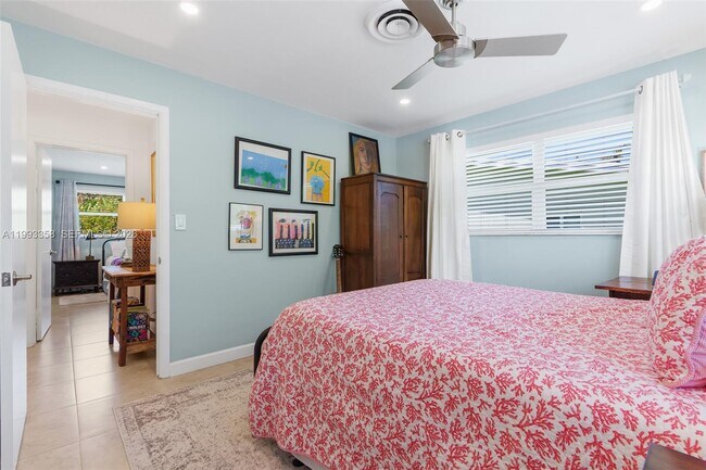 Building Photo - 1639 NE 27th Dr