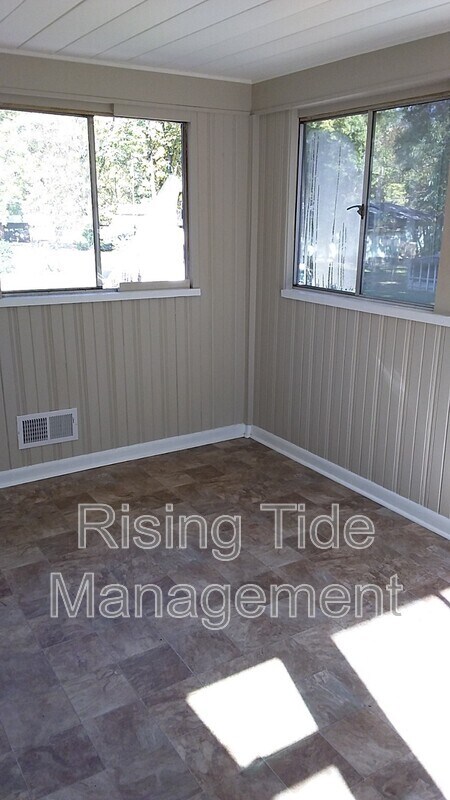 Building Photo - 605 Robison Dr