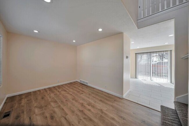 Building Photo - Awesome remodel home in great location w attached 2 car,!