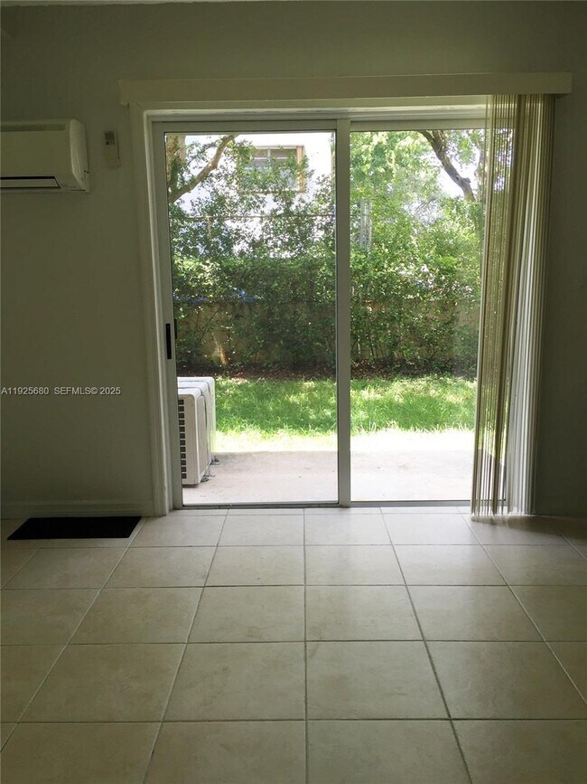 Building Photo - 8940 NE 8th Ave