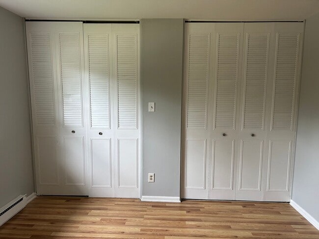 Building Photo - 1 Bedroom Apartment---READY FOR MOVE IN!