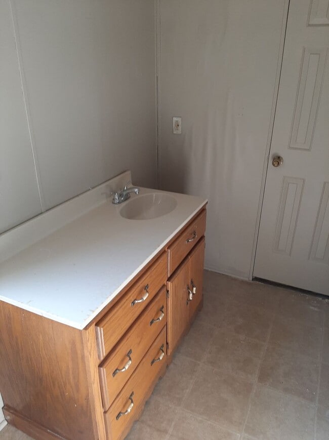 Building Photo - 231 Melody Ln