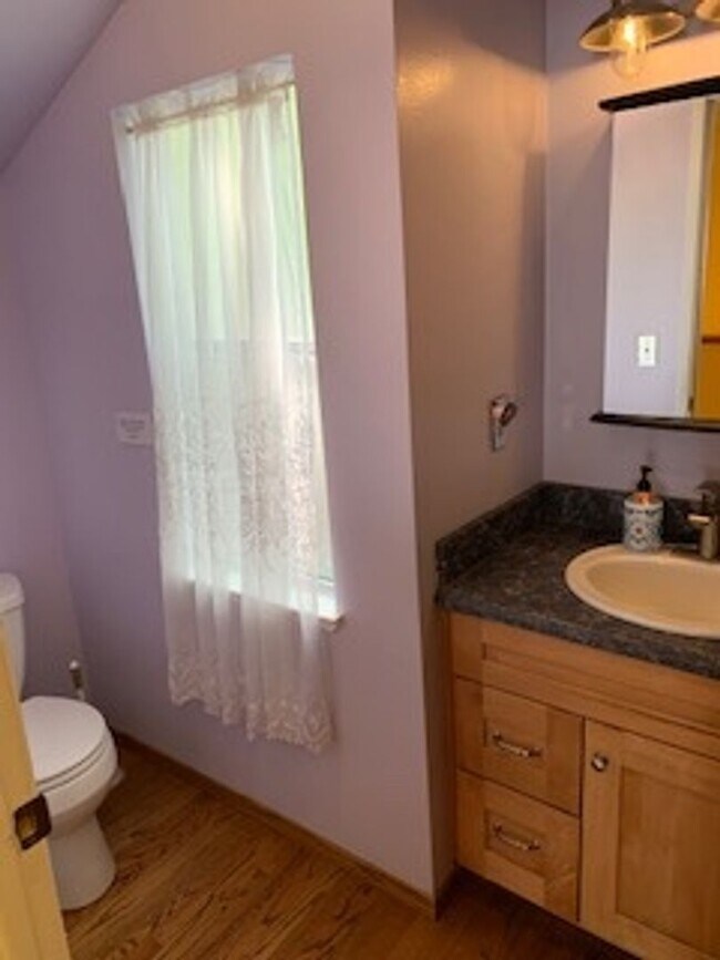 Building Photo - 4 Bedroom 2.5 Bath  with loft ,office, and sauna