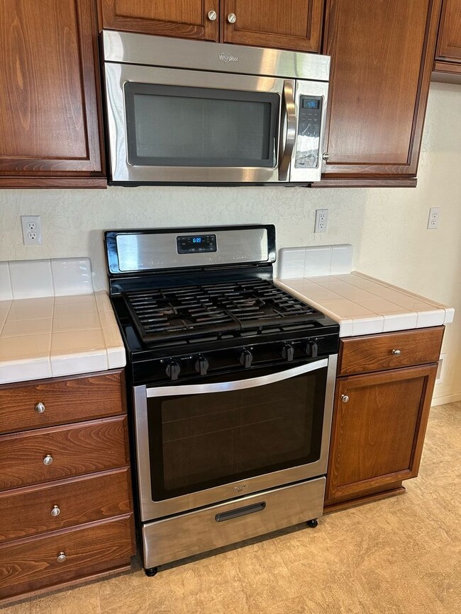 Building Photo - 318 S Wind Ct