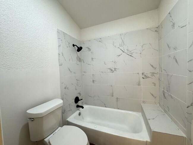 Building Photo - 777 Clouse Dr