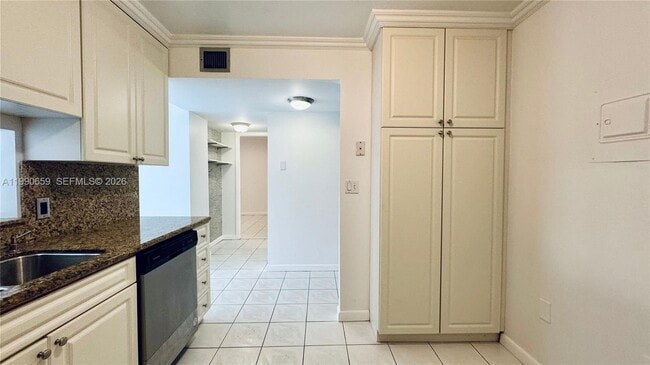 Building Photo - 130 S Shore Dr