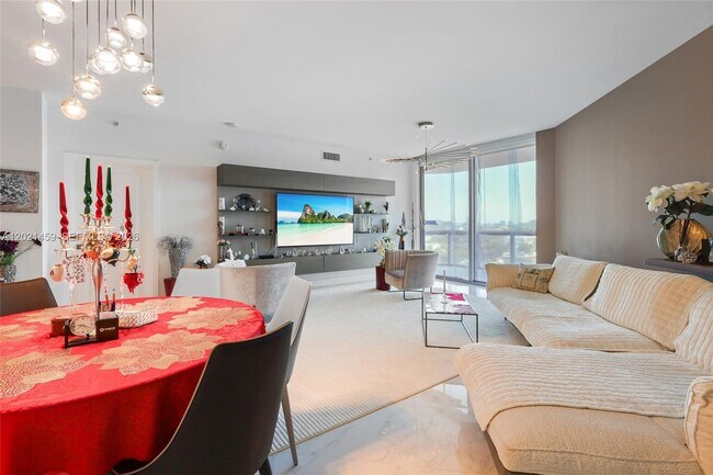 Building Photo - 17301 Biscayne Blvd