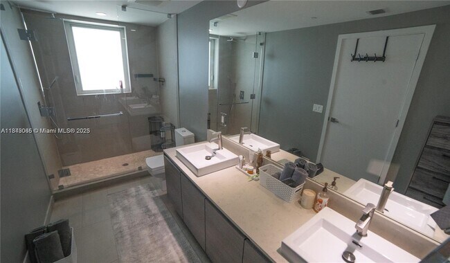 Building Photo - 1080 Brickell Ave