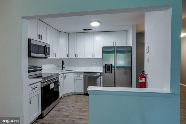 Building Photo - 2118A Greenwood Ct