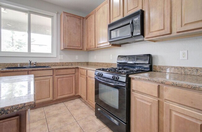 Building Photo - 15882 N 172nd Ln