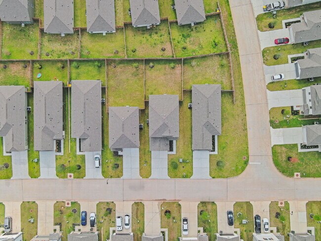 Building Photo - Built in 2025, well cared for, and lightly lived in 4-bedroom, 2.5-bath home located just minutes...