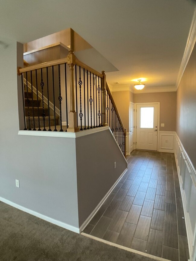 Building Photo - Gorgeous Townhome in Brier Crossings!