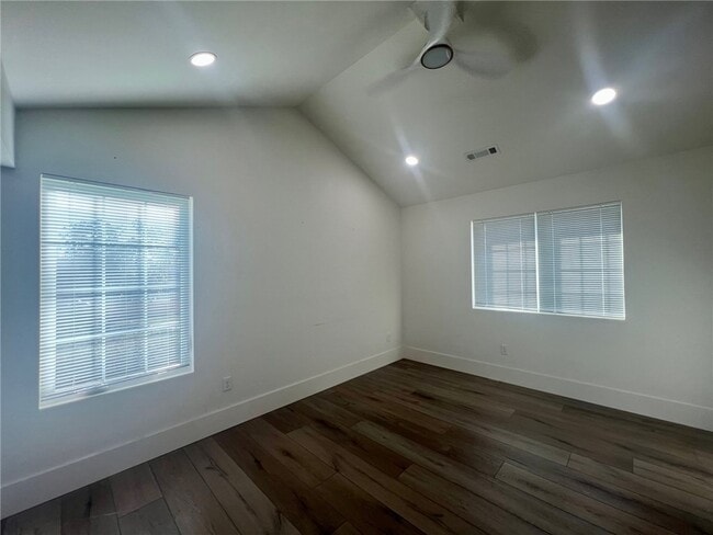 Building Photo - 858 NW B St