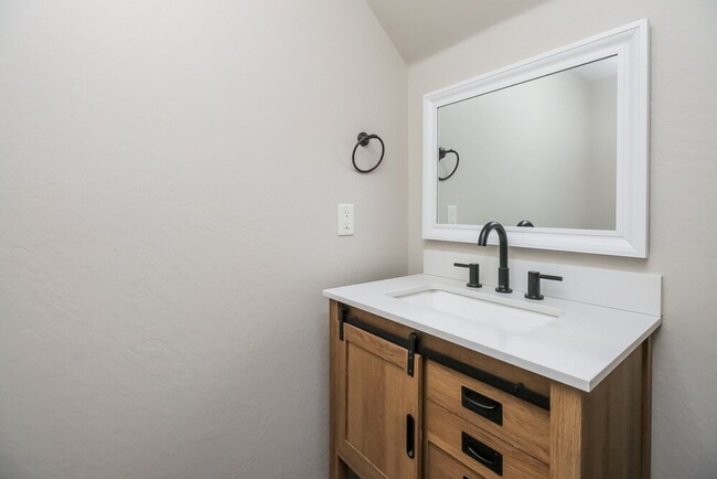 Building Photo - 4178 E Orchid Ln