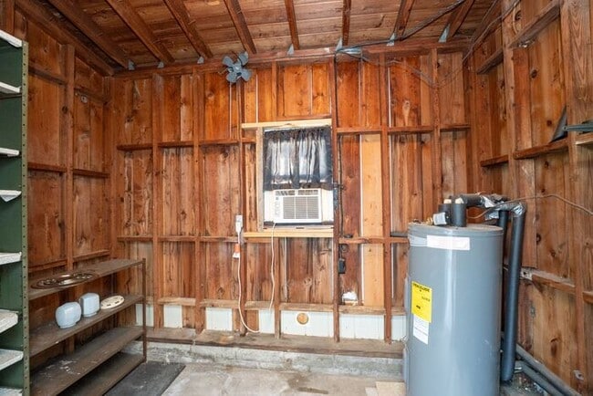 Building Photo - Gorgeous 3/2 Home