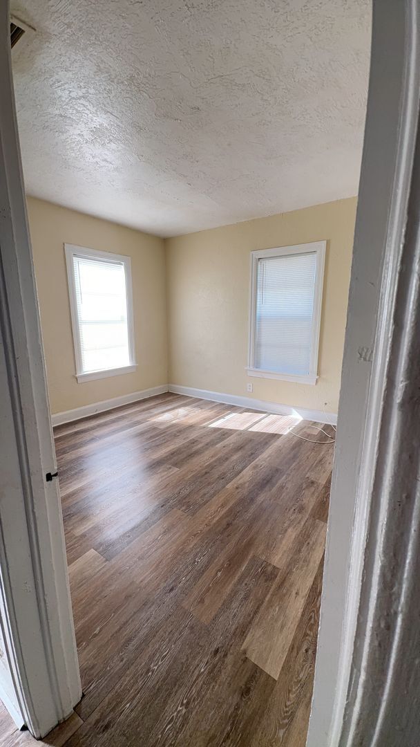 Building Photo - Historic Charm 3 bedroom/ 1 bath Home with bonus room