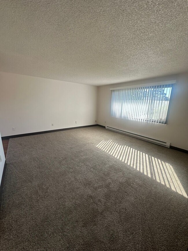 Building Photo - 1105