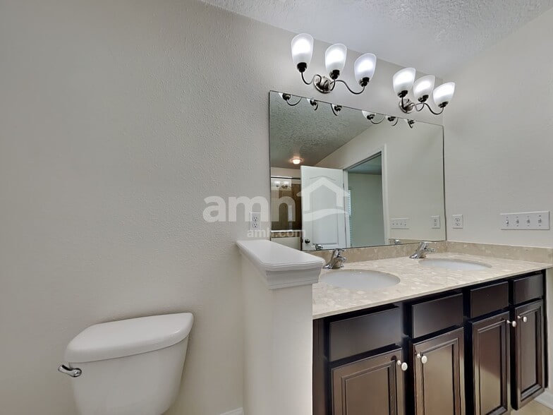 Building Photo - 851 Glendale Ln