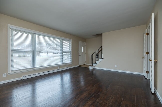 Building Photo - Newly Renovated - Spacious 4 Bedroom - 2 B...