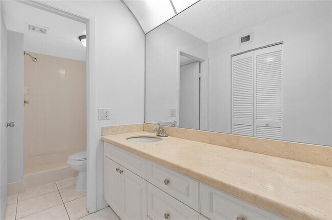 Building Photo - 2355 SW 15th St