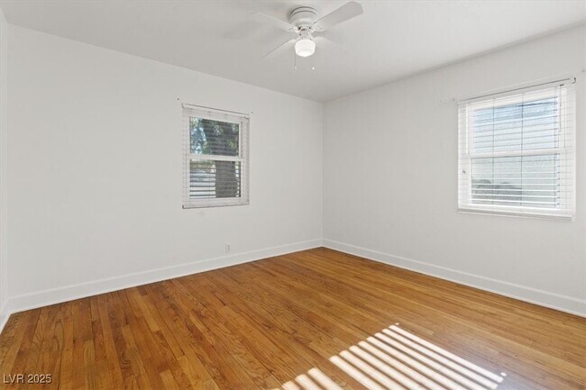Building Photo - 1609 Chapman Dr