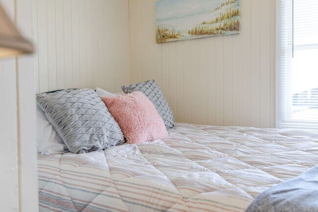 Building Photo - 640 S Columbia St