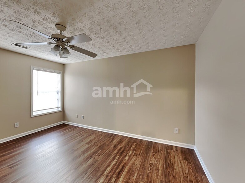 Building Photo - 732 Winbrook Dr