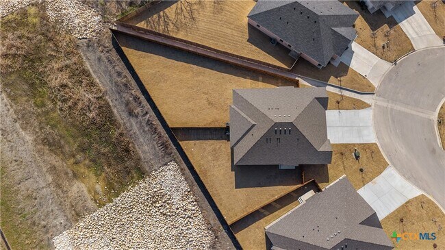 Building Photo - 1118 B Zora Dr