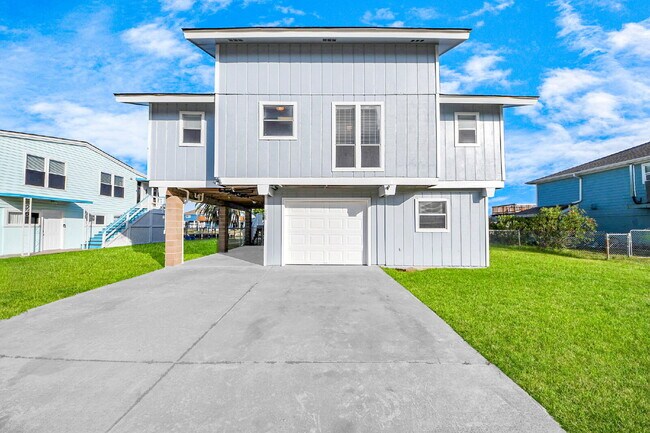 Building Photo - Waterfront Rental
