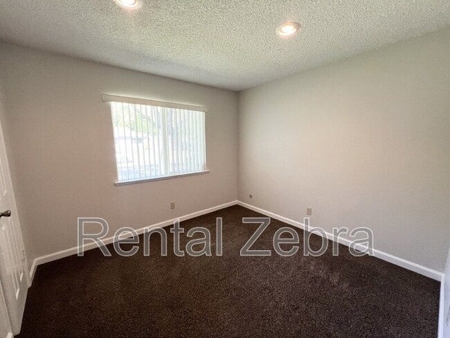 Building Photo - 3257 Phoenix Way