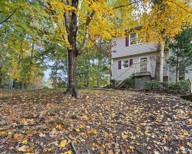 Building Photo - 3-Bed Spacious End Unit Townhouse