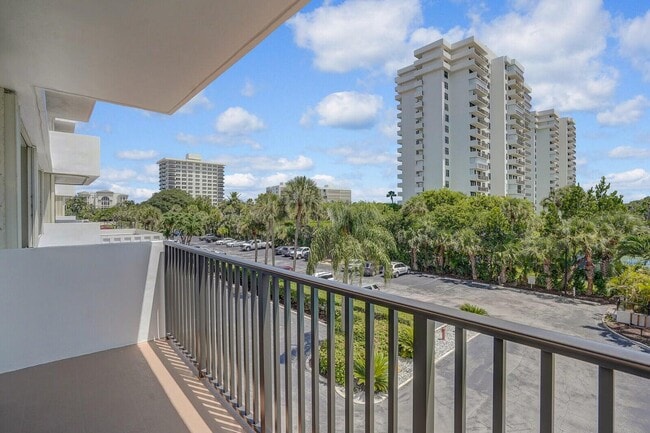 Building Photo - 2121 N Ocean Blvd