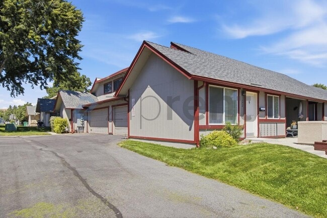 Building Photo - 1696 London Cir