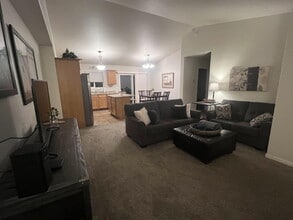 Building Photo - "Spacious 3-Bed, 2-Bath Sanctuary in Minot – 1817 Sq. Ft. of Comfort and Style!"