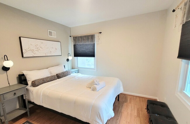 Building Photo - 2028 Pimmit Dr