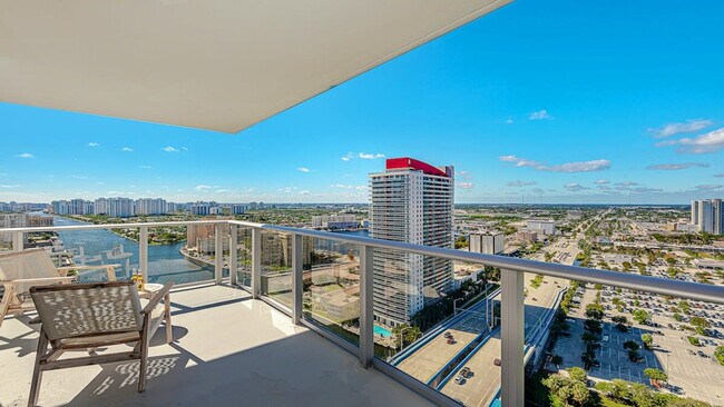 Building Photo - 4010 S Ocean Dr