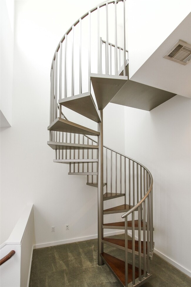 Building Photo - 319 Sydnor St