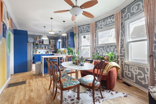 Building Photo - Stylishly Updated 3/2 w/ Large Deck in Grant Park!