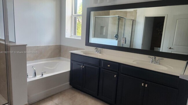 Building Photo - 25309 SW 118 Ct