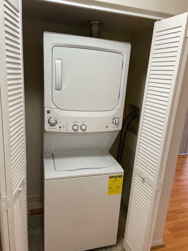 Building Photo - 6145 Edsall Rd