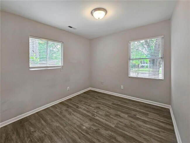 Building Photo - 8438 Stonewall Jackson Dr