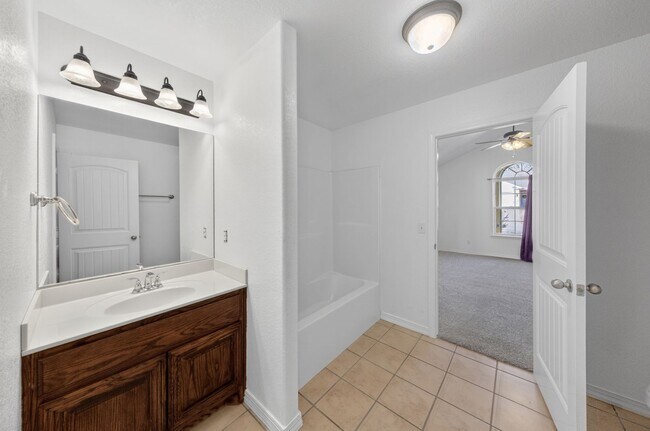 Building Photo - Are you looking for a short term rental. Look No further!!