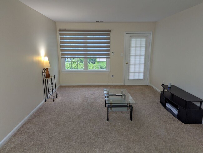 Building Photo - 449 Magnolia Ct