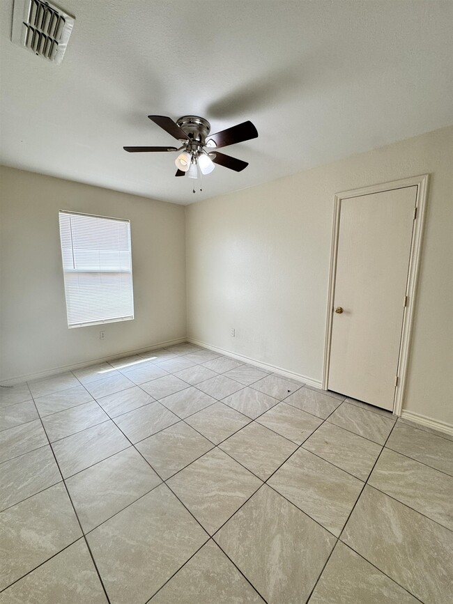 Building Photo - 209 Mescalero Dr